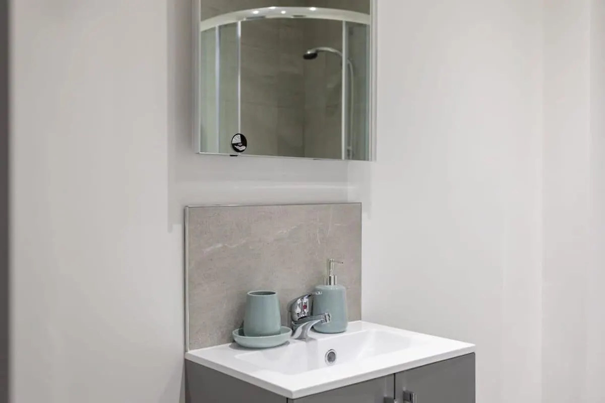Cosy 1 Bedroom Apartment In Leeds  ليدز